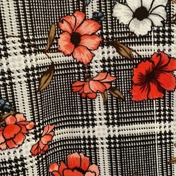 New Plus Size Hot Kiss Dark Checkered Floral Pants Flare Legs Size 1X - Picture 2 of 6